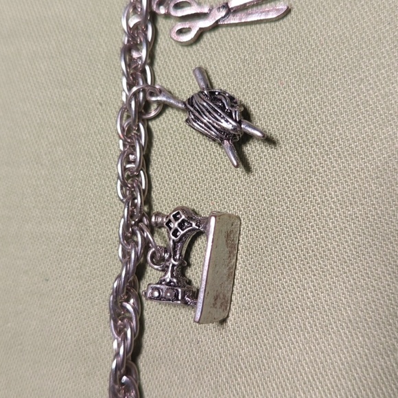 Silver Hallmark charm bracelet - Picture 5 of 5